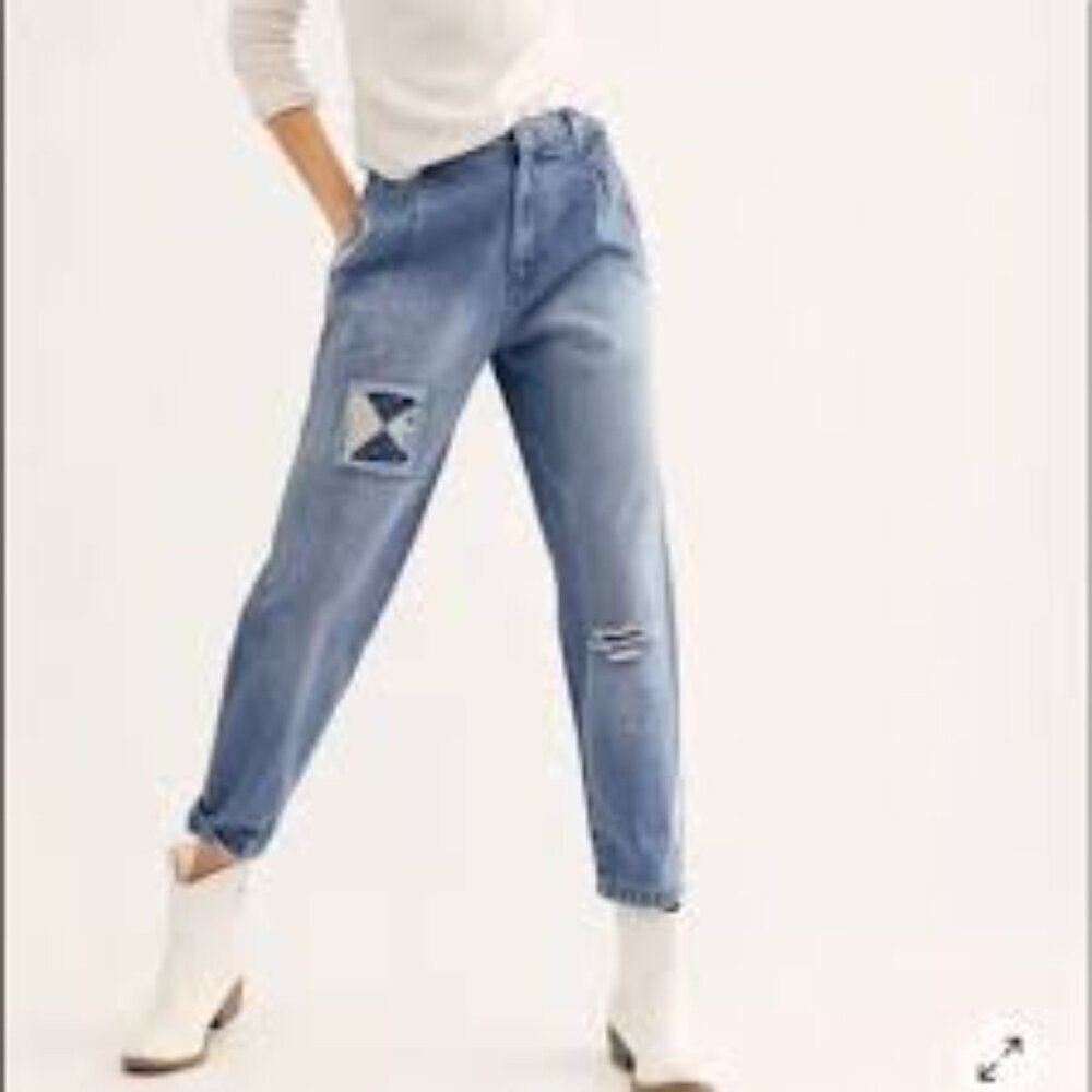 We The Free Size 26 Down‎ to Earth Patchwork Jeans Light Wash Distressed